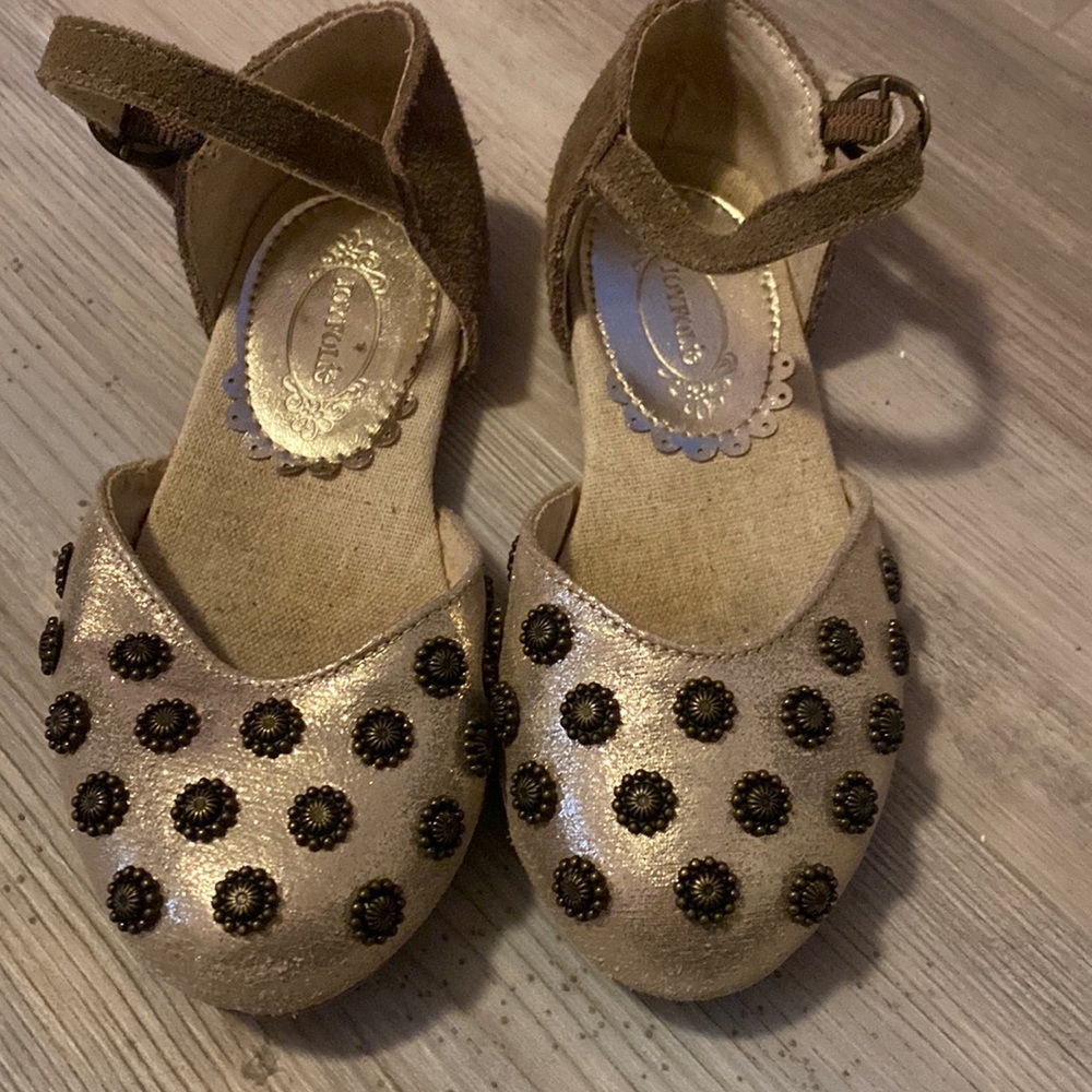 Joyfolie Toddler size 9 golden shoe with suede backing.